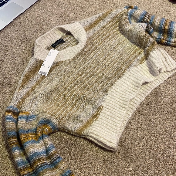 Cute colorful sweater 🍓 - Picture 3 of 5